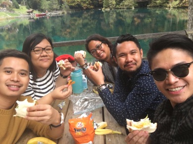 Eating our homemade sandwiches by the lake in Blausee, Switzerland (Photo by Jay Carl G.)